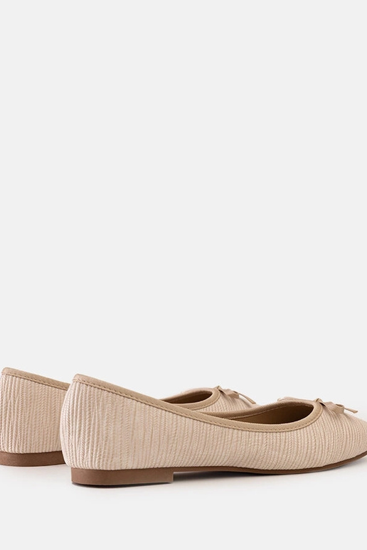 Bailarinas beige con lazo y plantilla...