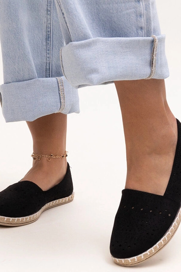 Alpargatas negras con perforaciones Augusta