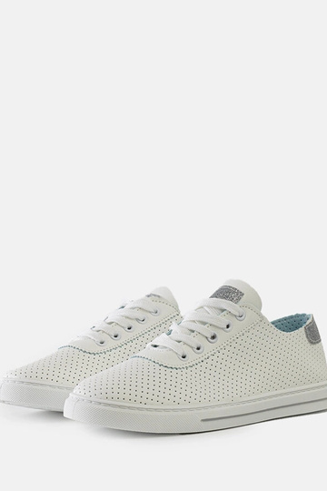 Zapatillas blancas...