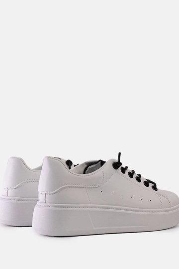Zapatillas blancas con espectacular decoración Asmait 2