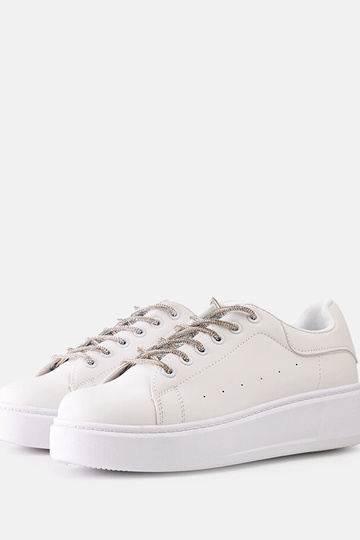 Zapatillas blancas con espectacular decoración Asmait