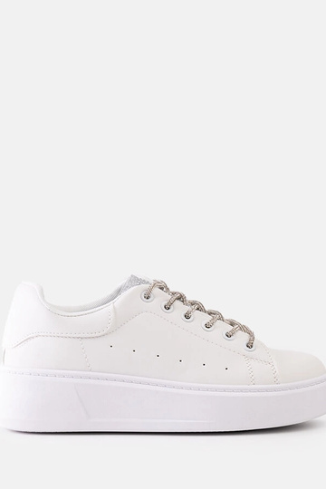 Zapatillas blancas con espectacular decoración Asmait 2