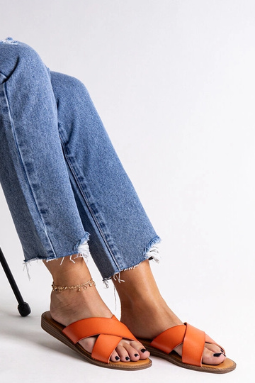 Chanclas de piel ecológica color naranja Klementyna 2