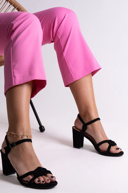 Sandalias negras de tacón de bloque...