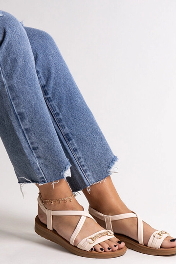 Sandalias beige con hebilla... 2