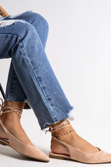 Bailarinas beige atadas con...