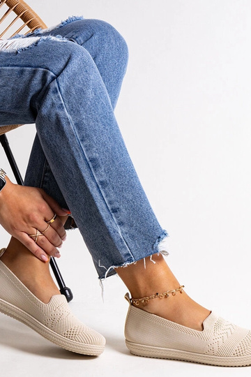 Zapatillas de tela sin cordones Shadhi en color beige