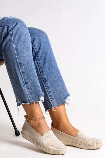 Zapatillas de tela sin cordones Shadhi en color beige 2
