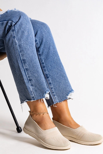 Zapatillas sin cordones Shalha en color beige 2