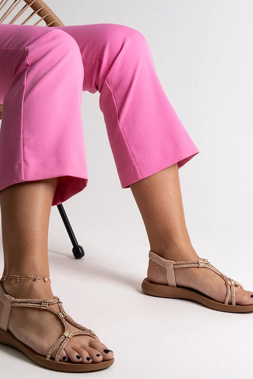 Sandalias beige decoradas con...