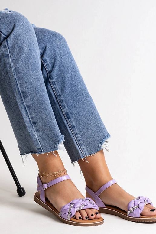 Sandalias moradas decoradas con...