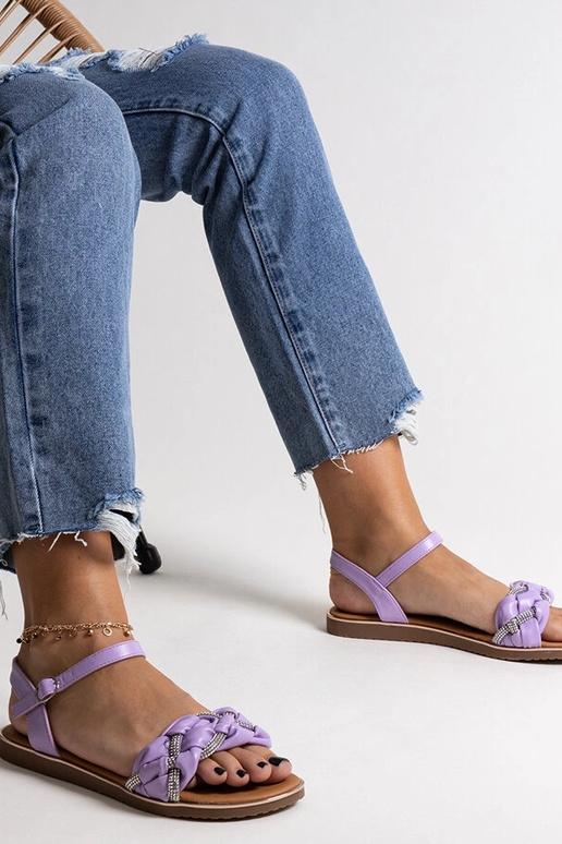 Sandalias moradas decoradas con...