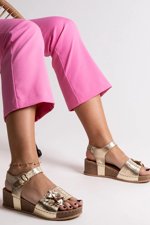 Sandalias de cuña doradas con flor de...