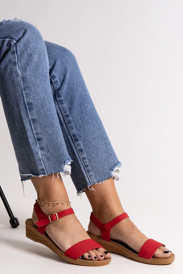 Sandalias rojas de piel... 2