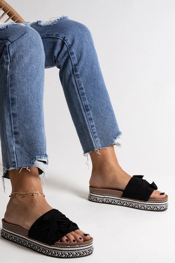 Chanclas negras enormes con suela decorativa de Nibalie 2