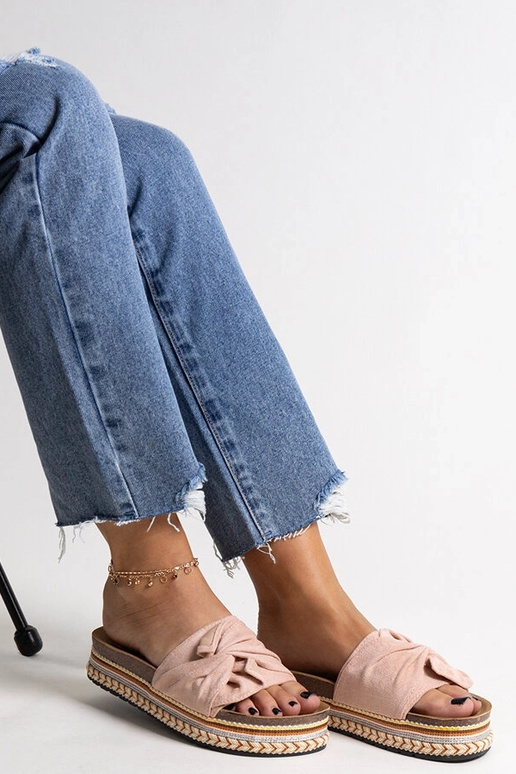 Chanclas rosas gruesas con suela...