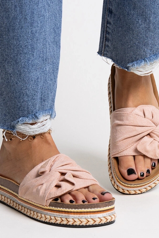 Chanclas rosas gruesas con suela...