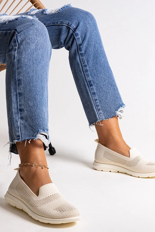 Zapatillas beige con suela de espuma...