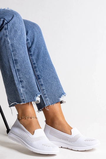 Zapatillas blancas con suela de espuma de Rahima 2