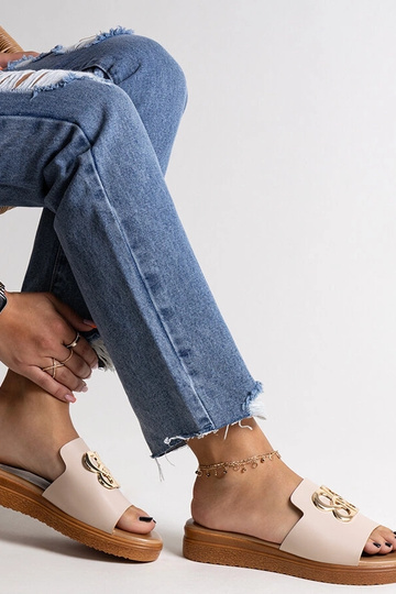 Chanclas beige con hebilla decorativa Jinan 2