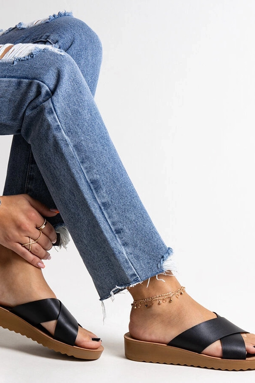 Sandalias negras de cuña de piel ecko...