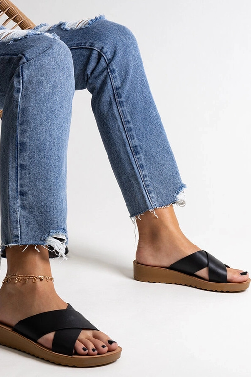 Sandalias negras de cuña de piel ecko...