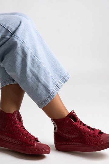 Zapatillas altas rojas caladas Madala
