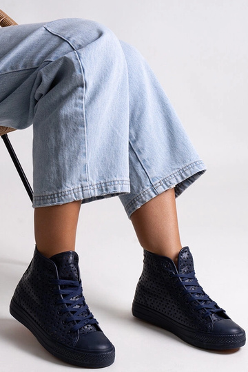 Zapatillas altas caladas... 2