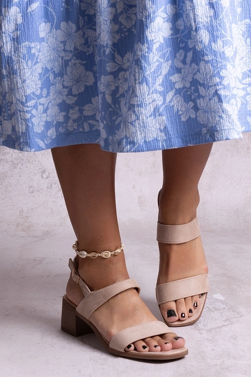 Chanclas beige en tacón Yakota