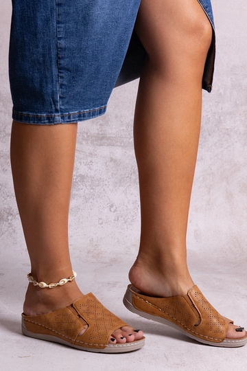 Sandalias perforadas de...