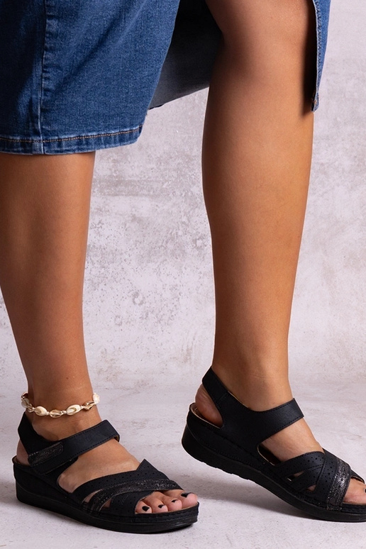 Sandalias negras de cuña baja Areja