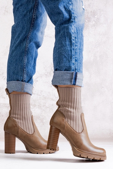 Botines beige oscuro con...