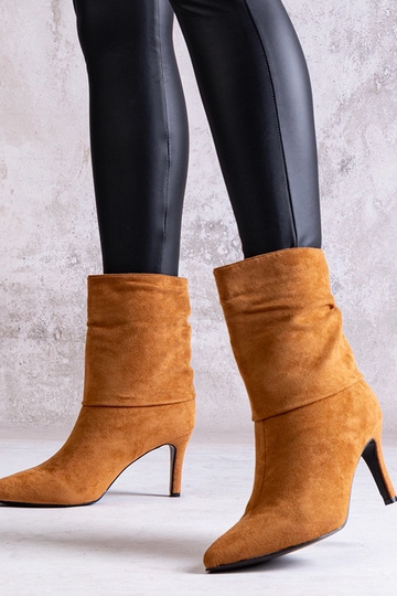 Botines de tacón alto... 2