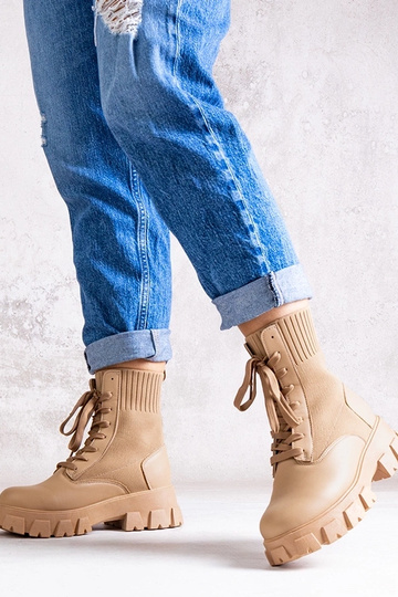 Botines beige con caña... 2