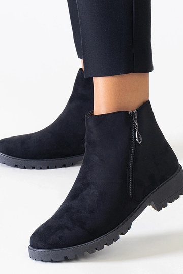 Botas negras con inserciones metálicas de ante sintético Branda 2