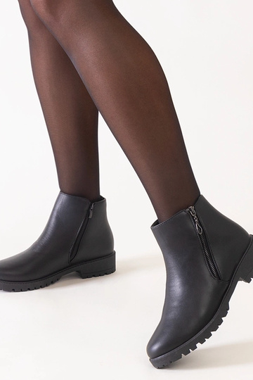 Botines negros con inserciones metálicas de cuero sintético Branda 2