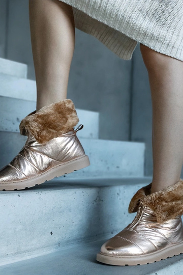 Botines de nieve dorados...