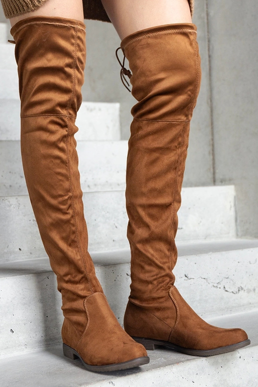 Botas de ante sintético color marrón...