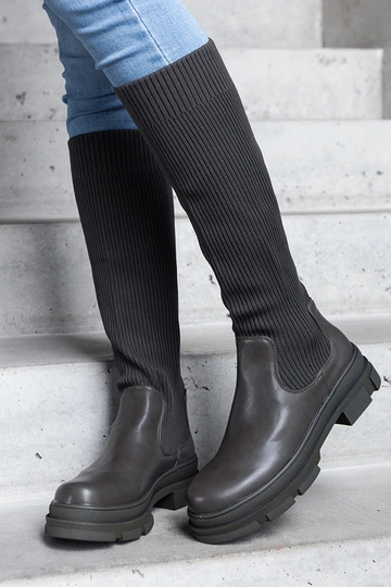 Botas verdes sin cordones... 2