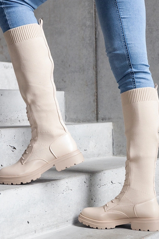 Botas beige sin cordones con parte...