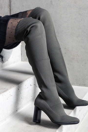 Botas verdes sin cordones... 2