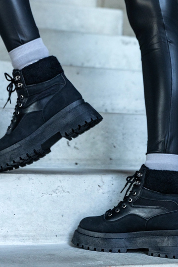 Botas de senderismo negras...