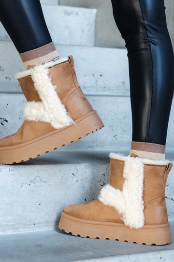 Botas de nieve de ante ecológico beige oscuro con plataforma decorada con pelo Peters