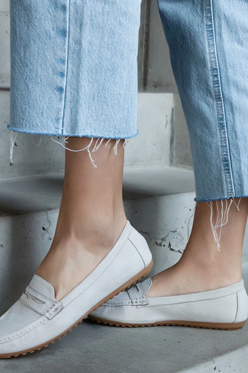 Mocasines grises de ante...