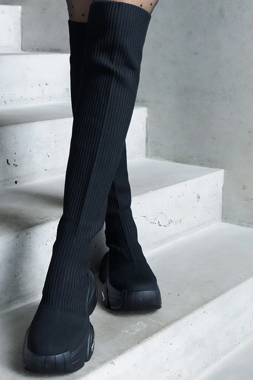 Botas negras sin cierre con caña...