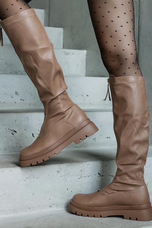 Botas marrones de eco piel con tacón...