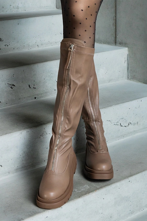 Botas marrones de eco piel con tacón...