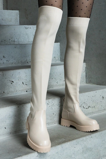 Botas beige claro con caña...