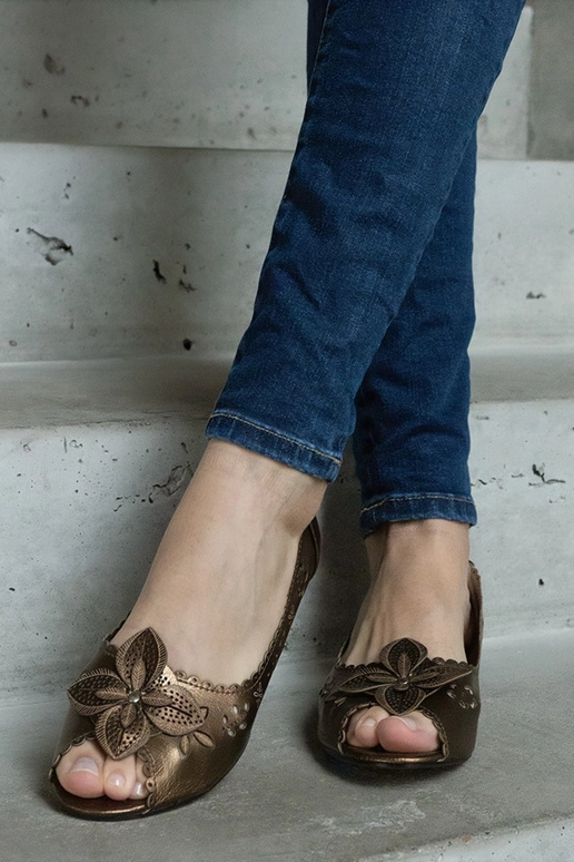 Bailarinas marrones caladas con punta... Bailarinas marrones caladas con punta...