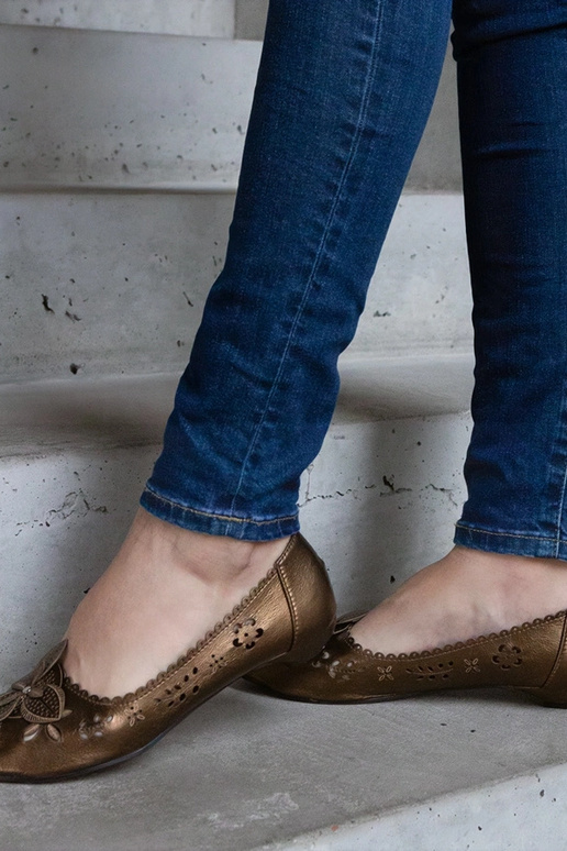 Bailarinas marrones caladas con punta... Bailarinas marrones caladas con punta...